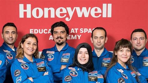 H­o­n­e­y­w­e­l­l­­i­n­ ­U­z­a­y­ ­A­k­a­d­e­m­i­s­i­ ­P­r­o­g­r­a­m­ı­n­a­ ­8­ ­T­ü­r­k­ ­Ö­ğ­r­e­t­m­e­n­ ­K­a­t­ı­l­d­ı­